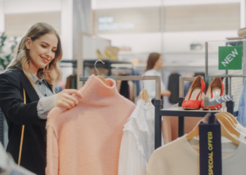 Value Shopping Through Seasonal Fashion Sales