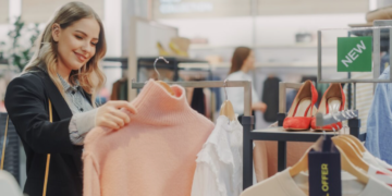 Value Shopping Through Seasonal Fashion Sales